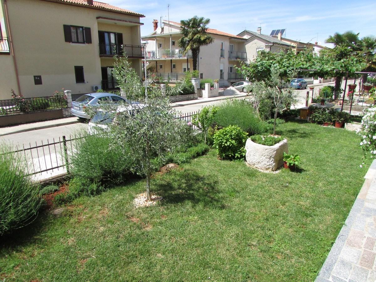 Mirela House With Apartment Умаг Екстериор снимка